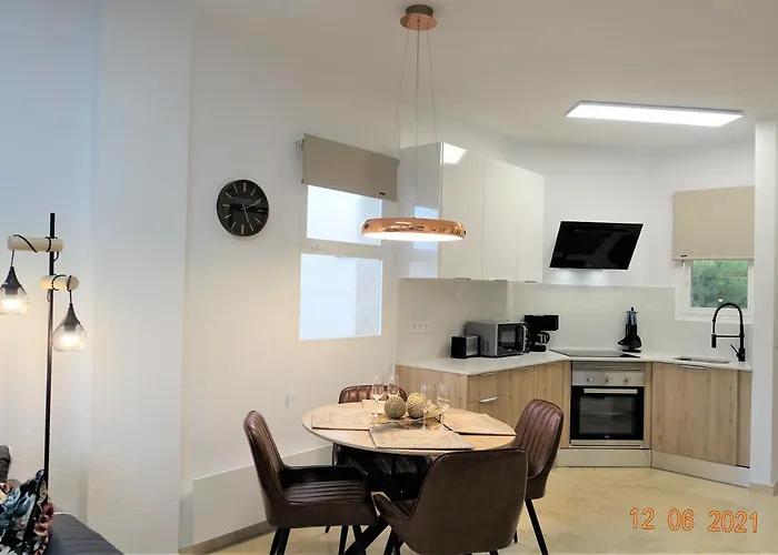 Santa Barbara Apartment - 200 M To The Beach